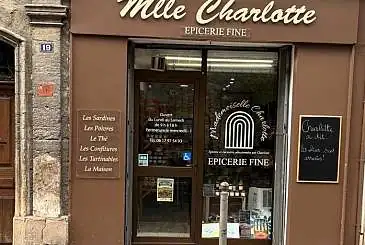 MLLE CHARLOTTE